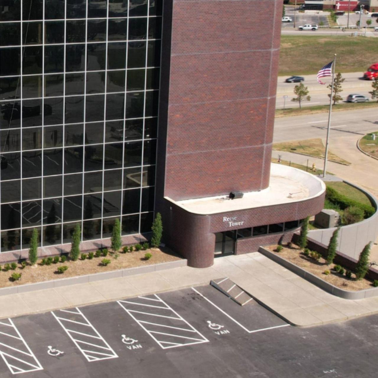 Reese Tower Aparthotel Tulsa Exterior photo